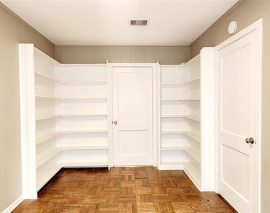 113 Laurel Street - Photo Thumbnail 5