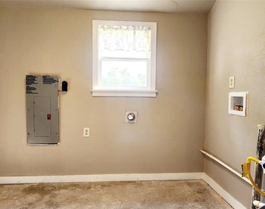 113 Laurel Street - Photo Thumbnail 19