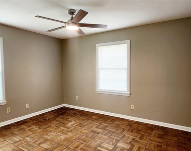 113 Laurel Street - Photo Thumbnail 10
