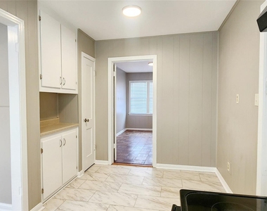 113 Laurel Street - Photo Thumbnail 8