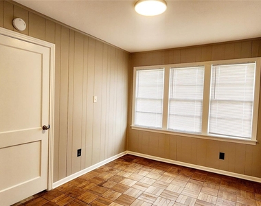 113 Laurel Street - Photo Thumbnail 6