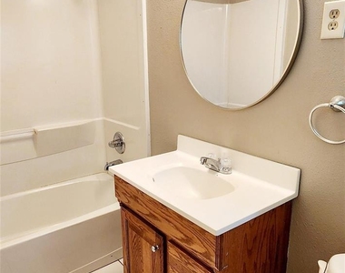 113 Laurel Street - Photo Thumbnail 15