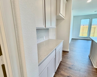 30959 Radke Estates Drive - Photo Thumbnail 12