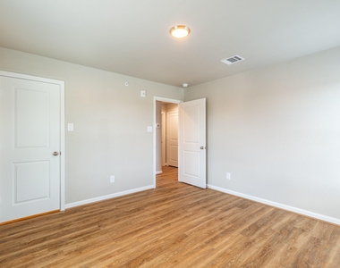 219 Park Place Circle - Photo Thumbnail 19