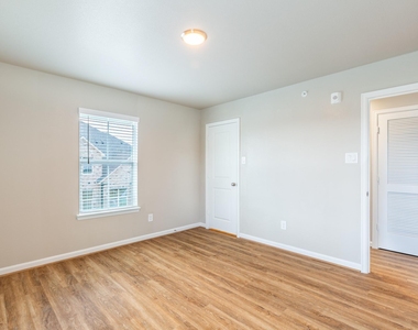 219 Park Place Circle - Photo Thumbnail 18