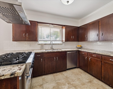 9777 Larston Street - Photo Thumbnail 6