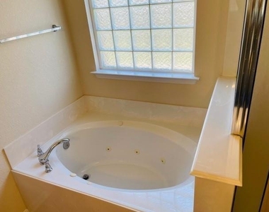 9506 Carsonmont Lane - Photo Thumbnail 16