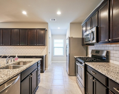 29503 Patricias Way - Photo Thumbnail 6