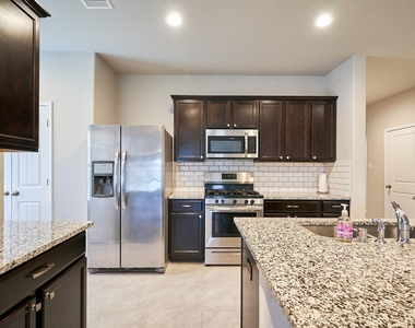 29503 Patricias Way - Photo Thumbnail 7