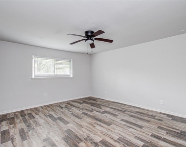 5507 Braesvalley Drive - Photo Thumbnail 6