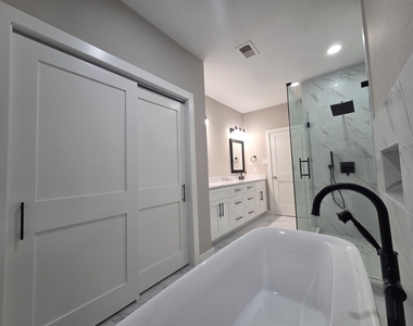 6000 Reims Road - Photo Thumbnail 20