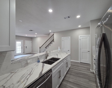 6000 Reims Road - Photo Thumbnail 9