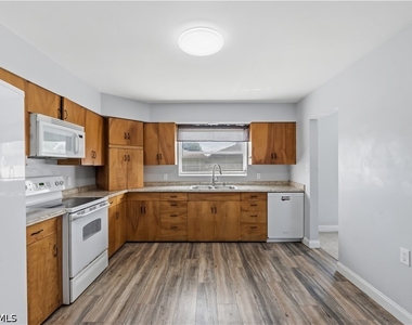 4220 Deleon Street - Photo Thumbnail 5