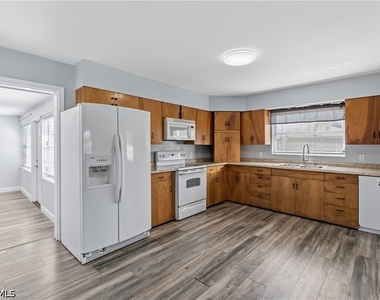 4220 Deleon Street - Photo Thumbnail 3