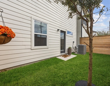 2323 Warhol Way - Photo Thumbnail 27