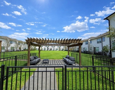 2323 Warhol Way - Photo Thumbnail 28