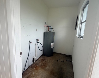 1742 Maple Drive - Photo Thumbnail 9