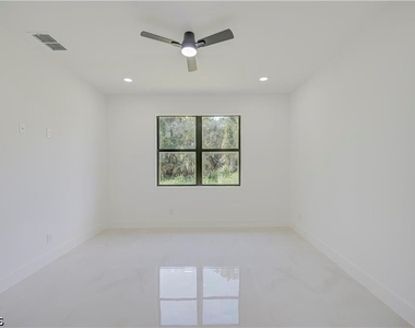 3213 51st Street W - Photo Thumbnail 10