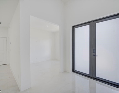 3213 51st Street W - Photo Thumbnail 7