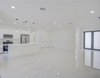 3213 51st Street W - Photo Thumbnail 3