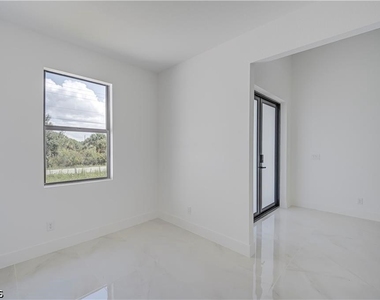 3213 51st Street W - Photo Thumbnail 8