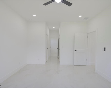 3213 51st Street W - Photo Thumbnail 11