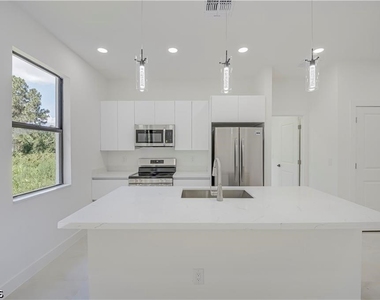 3213 51st Street W - Photo Thumbnail 5