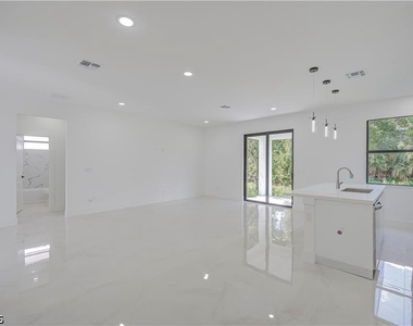 3213 51st Street W - Photo Thumbnail 4