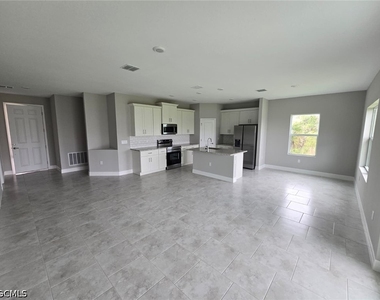 1021 Alcalde Street E - Photo Thumbnail 2
