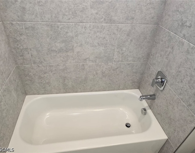 3207 68th Street W - Photo Thumbnail 18
