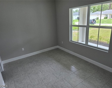 3207 68th Street W - Photo Thumbnail 5