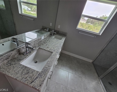 3207 68th Street W - Photo Thumbnail 12