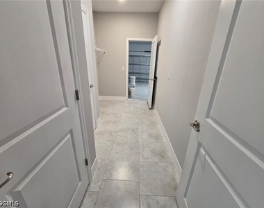 3207 68th Street W - Photo Thumbnail 21