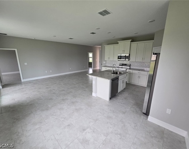 3207 68th Street W - Photo Thumbnail 3