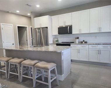 341 Nw 7th Avenue - Photo Thumbnail 5