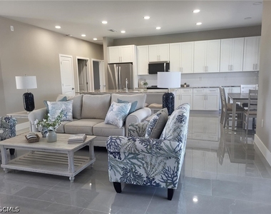 341 Nw 7th Avenue - Photo Thumbnail 3
