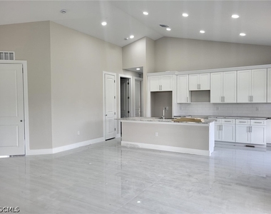 341 Nw 7th Avenue - Photo Thumbnail 8