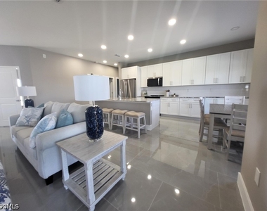 341 Nw 7th Avenue - Photo Thumbnail 4