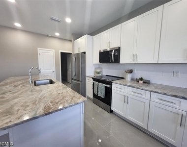 341 Nw 7th Avenue - Photo Thumbnail 7