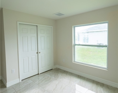 941 Jaguar Boulevard - Photo Thumbnail 18