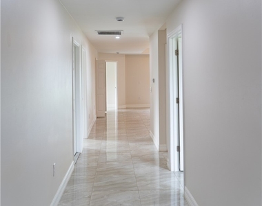 941 Jaguar Boulevard - Photo Thumbnail 4