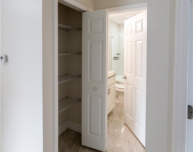 941 Jaguar Boulevard - Photo Thumbnail 15