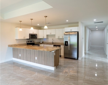 941 Jaguar Boulevard - Photo Thumbnail 2