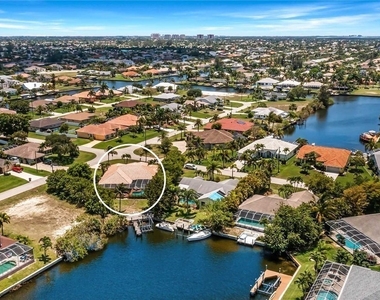 2601 Sw 39th Terrace - Photo Thumbnail 2