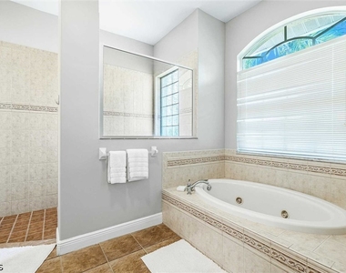 2601 Sw 39th Terrace - Photo Thumbnail 11