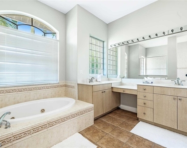2601 Sw 39th Terrace - Photo Thumbnail 12