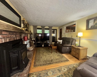 258 Redding - Photo Thumbnail 13