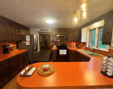 258 Redding - Photo Thumbnail 20