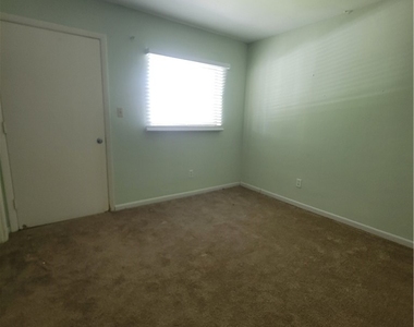 357 Joel Boulevard - Photo Thumbnail 4