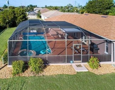3832 Sw 20th Avenue - Photo Thumbnail 2